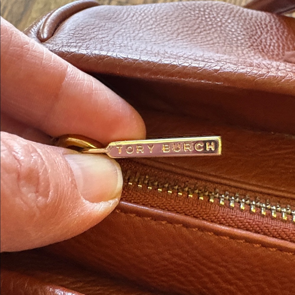 Tory Burch large brown pebbled leather shoulder bag/purse - Picture 15 of 16